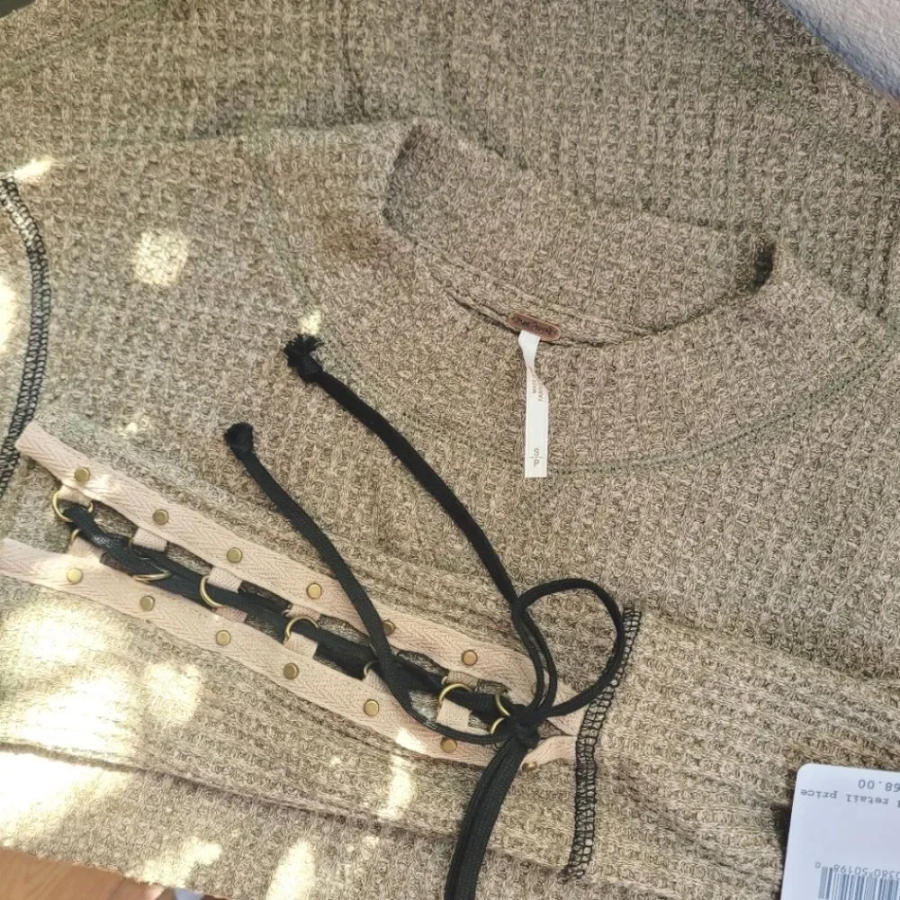 🍒NWT🍒 FREE PEOPLE MOUNTAINEER LACE UP THERMAL CUFF
